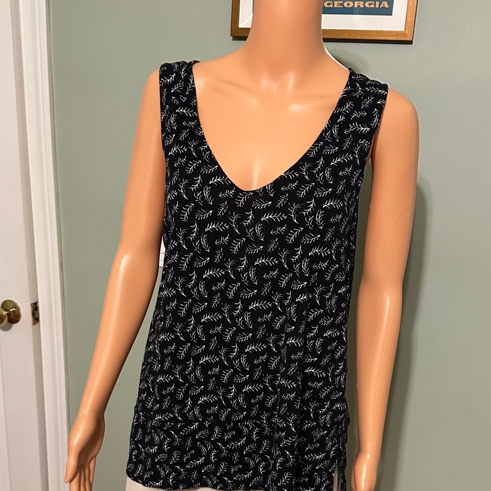 Old Navy Gray and White Tank Top